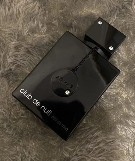 Club de nuit by Clive Doris